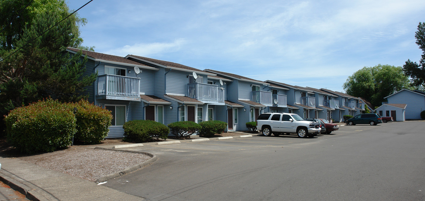 Cinnamon Park Apartments in Corvallis, OR - Building Photo