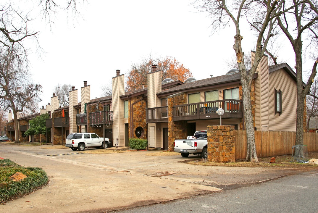 3704 S Madison Ave in Tulsa, OK - Foto de edificio
