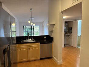 9979 Nob Hill Ln in Sunrise, FL - Building Photo - Building Photo