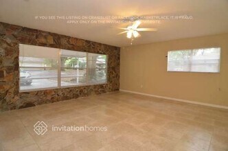 220 Mary Ellen Ave in Seffner, FL - Foto de edificio - Building Photo