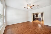 5114 Pinemont Pl in Houston, TX - Foto de edificio - Building Photo