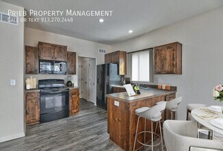 1931 W Surrey St in Olathe, KS - Building Photo - Building Photo