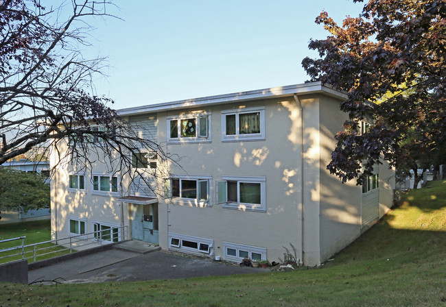 2122 Cassiar St in Vancouver, BC - Building Photo - Building Photo