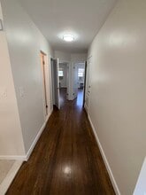 35-26 32nd St, Unit 2 in Queens, NY - Foto de edificio - Building Photo