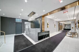 5 E 75th St in New York, NY - Building Photo - Building Photo
