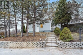 2-2 John St in Halton Hills, ON - Building Photo - Building Photo