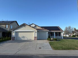 2255 McAllister Ln in Riverbank, CA - Building Photo