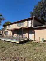 1905 Hard Rock Rd in Irving, TX - Building Photo