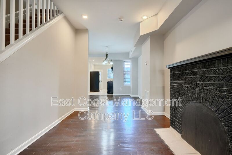 2413 Llewelyn Ave in Baltimore, MD - Building Photo