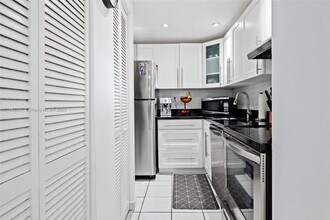 10500 SW 108th Ave in Miami, FL - Building Photo - Building Photo
