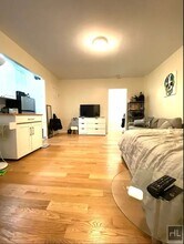 West 10th Street in New York, NY - Building Photo - Building Photo