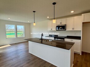 8801 SW 10th St in Blue Springs, MO - Building Photo - Building Photo