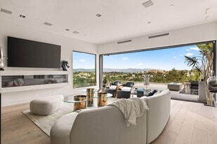 5170 Medina Rd in Los Angeles, CA - Building Photo