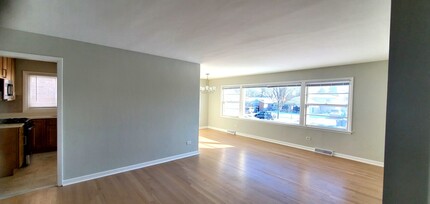 7252 W Crain St in Niles, IL - Building Photo - Building Photo