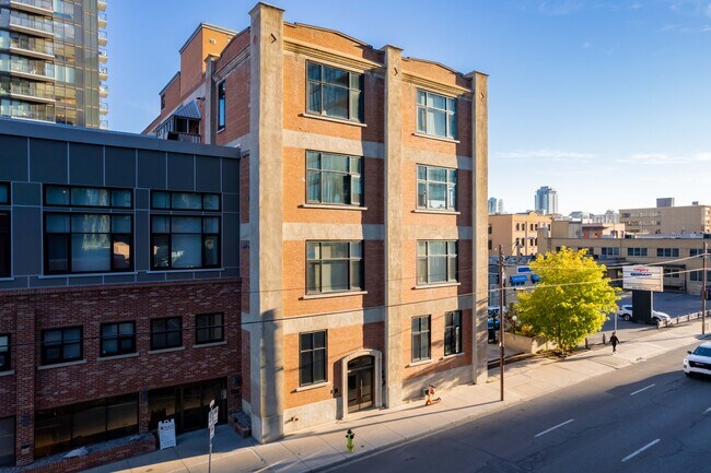 220 11th Ave SE in Calgary, AB - Building Photo - Building Photo