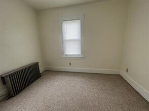 207 Sycamore St in Jeannette, PA - Building Photo - Building Photo