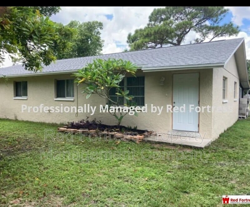 2175 Twin Brooks Rd in North Fort Myers, FL - Building Photo