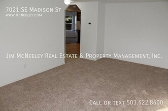 7021 SE Madison St in Hillsboro, OR - Building Photo - Building Photo