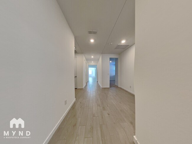 17335 W Sunnyslope Ln in Waddell, AZ - Foto de edificio - Building Photo