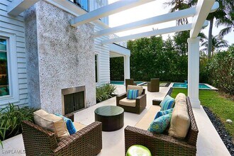 300 2nd Ave N in Naples, FL - Building Photo - Building Photo