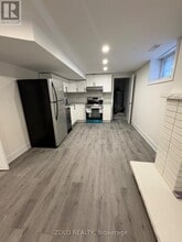 3 Highcroft Rd in Barrie, ON - Building Photo - Building Photo