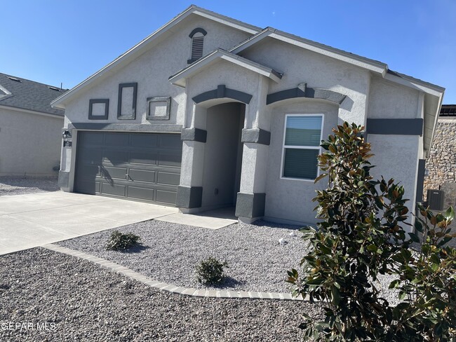 1685 Asbury St in El Paso, TX - Foto de edificio - Building Photo