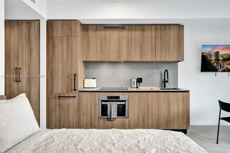 151 NE 5th St in Miami, FL - Building Photo - Building Photo