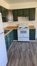 100 Crestwood Dr in Willard, OH - Building Photo - Building Photo