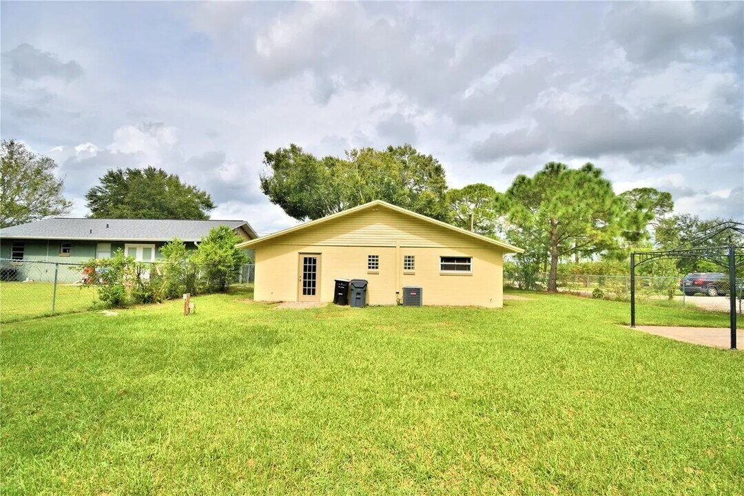 3960 Avenue U NW in Winter Haven, FL - Foto de edificio