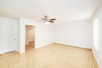 1005 Andrew Ave in Laredo, TX - Building Photo - Building Photo