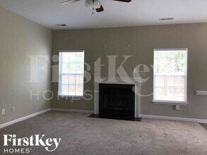 3750 Wharton Dr in Haw River, NC - Foto de edificio - Building Photo