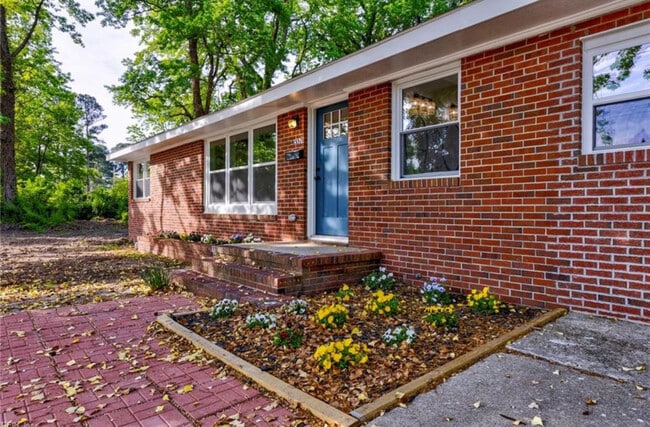 property at 1557 N Great Neck Rd