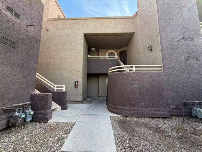 5072 S Rainbow Blvd in Las Vegas, NV - Building Photo - Building Photo
