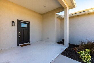 5534 Fairlane Dr in North Port, FL - Building Photo - Building Photo