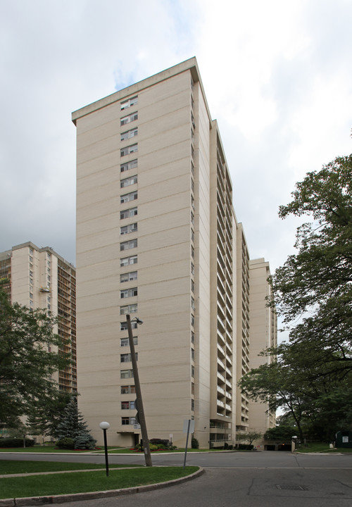 York Condominium in Toronto, ON - Building Photo