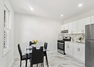 294 N Park St, Unit 2 in East Orange, NJ - Foto de edificio - Building Photo