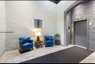 450 Plum Creek Dr, Unit 410 in Wheeling, IL - Foto de edificio - Building Photo