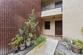 10401 W Broward Blvd in Plantation, FL - Building Photo - Building Photo