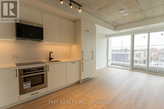 689-689 The Queensway in Toronto, ON - Building Photo - Building Photo