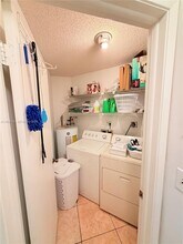 10233 NW 9th St Cir in Miami, FL - Building Photo - Building Photo