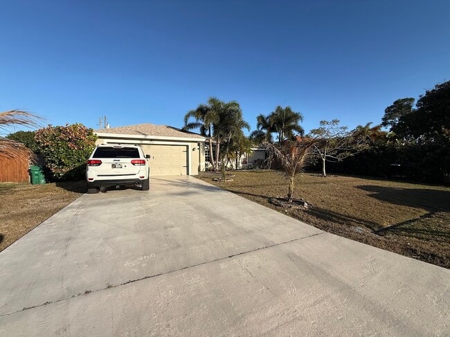 3647 SW Ballweg St in Port St. Lucie, FL - Building Photo - Building Photo