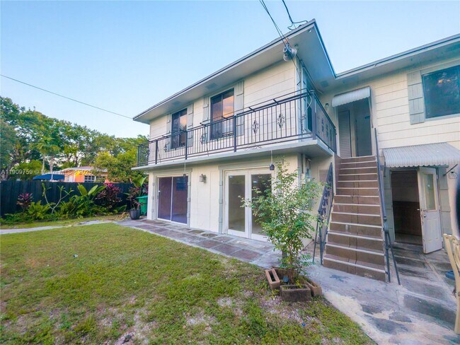 2575 SW 59th Ave in Miami, FL - Building Photo - Building Photo