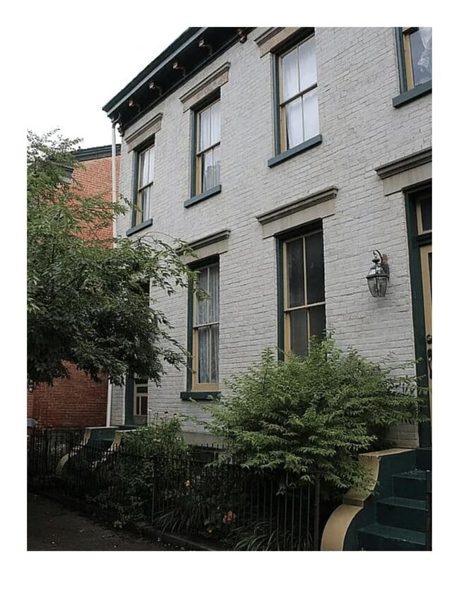 property at 212 E 5th St