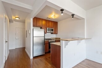 25-25 Newtown Ave in Queens, NY - Building Photo - Building Photo