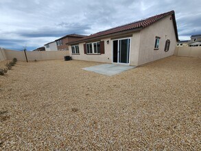 4254 W Avenue J5 in Lancaster, CA - Building Photo - Building Photo