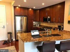 8220 Crestwood Heights Dr-Unit -413 in McLean, VA - Building Photo - Building Photo