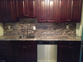 118 Mount Lebanon Blvd in Mt. Lebanon, PA - Foto de edificio - Building Photo