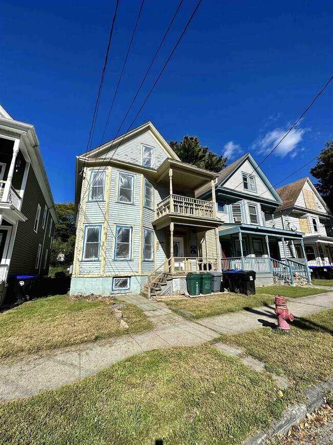 22 Dean Pl-Unit -1 in Poughkeepsie, NY - Building Photo - Building Photo