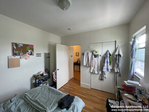 218 W 8th St, Unit 3 in Boston, MA - Foto de edificio - Building Photo