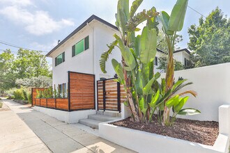 1425 El Paso Dr, Unit B in Los Angeles, CA - Foto de edificio - Building Photo